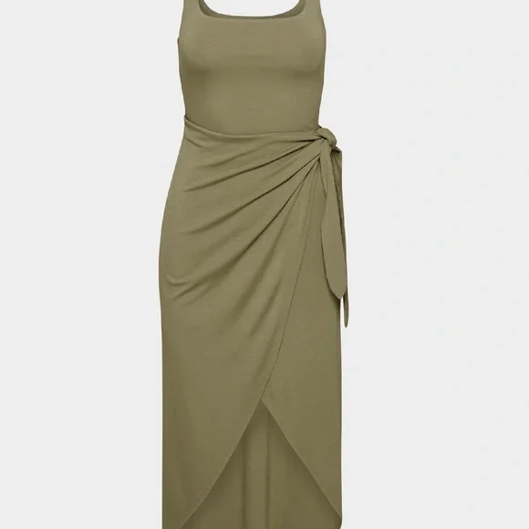 Elegant Green Sleeveless Dress - Picture 2 of 3